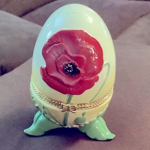 Poppy egg trinket box